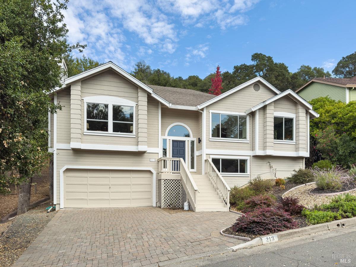 Detail Gallery Image 2 of 47 For 213 Deborah Ct, Novato,  CA 94949 - 4 Beds | 3 Baths