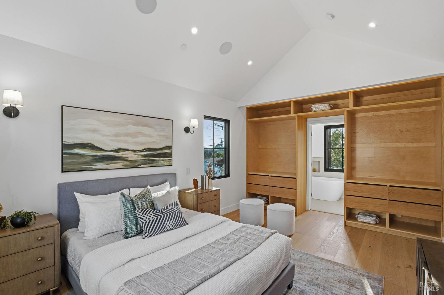 Detail Gallery Image 19 of 34 For 3021 Bateman St, Berkeley,  CA 94705 - 3 Beds | 2/1 Baths