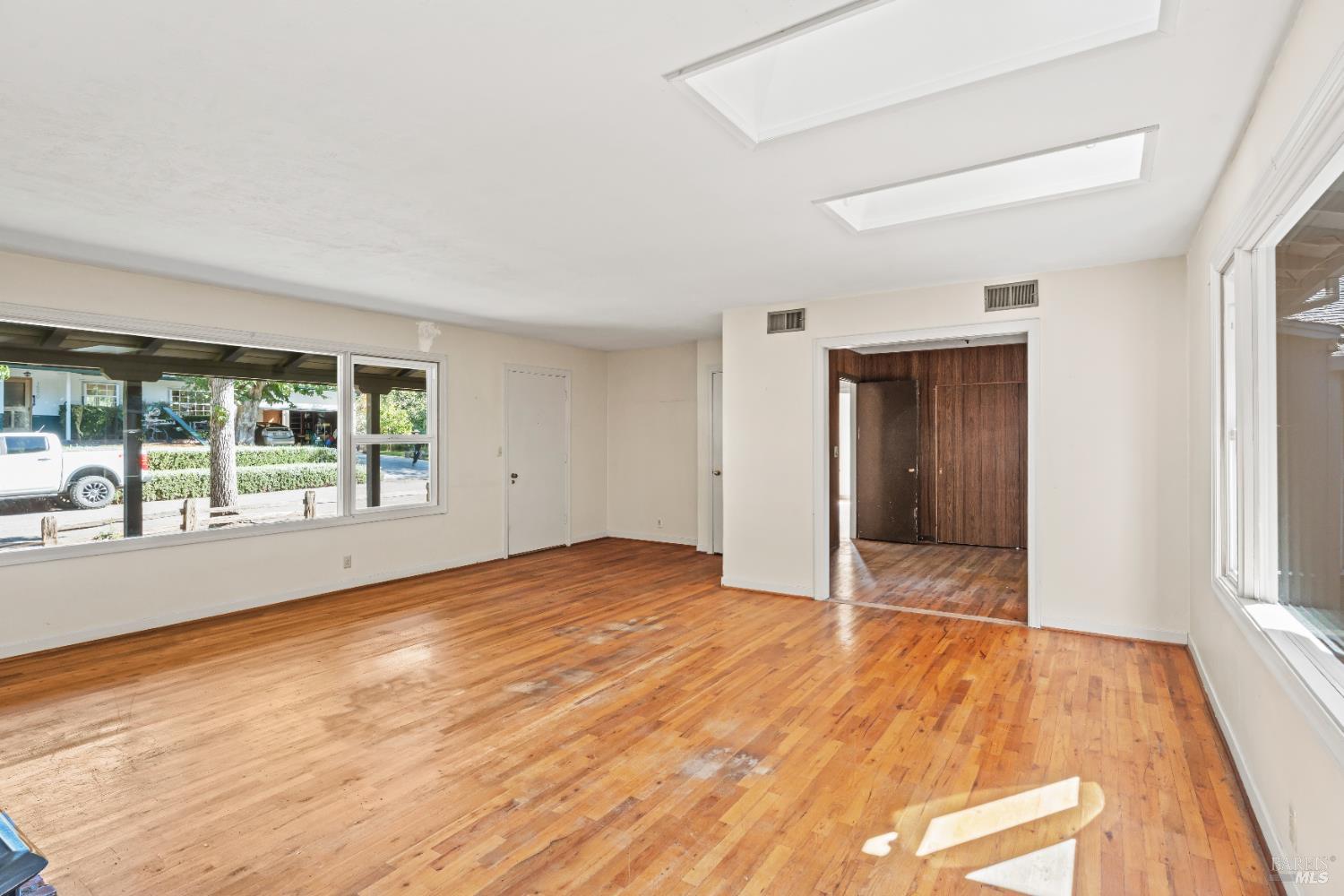 Detail Gallery Image 4 of 23 For 1575 Manzanita Dr, Ukiah,  CA 95482 - 3 Beds | 2/1 Baths