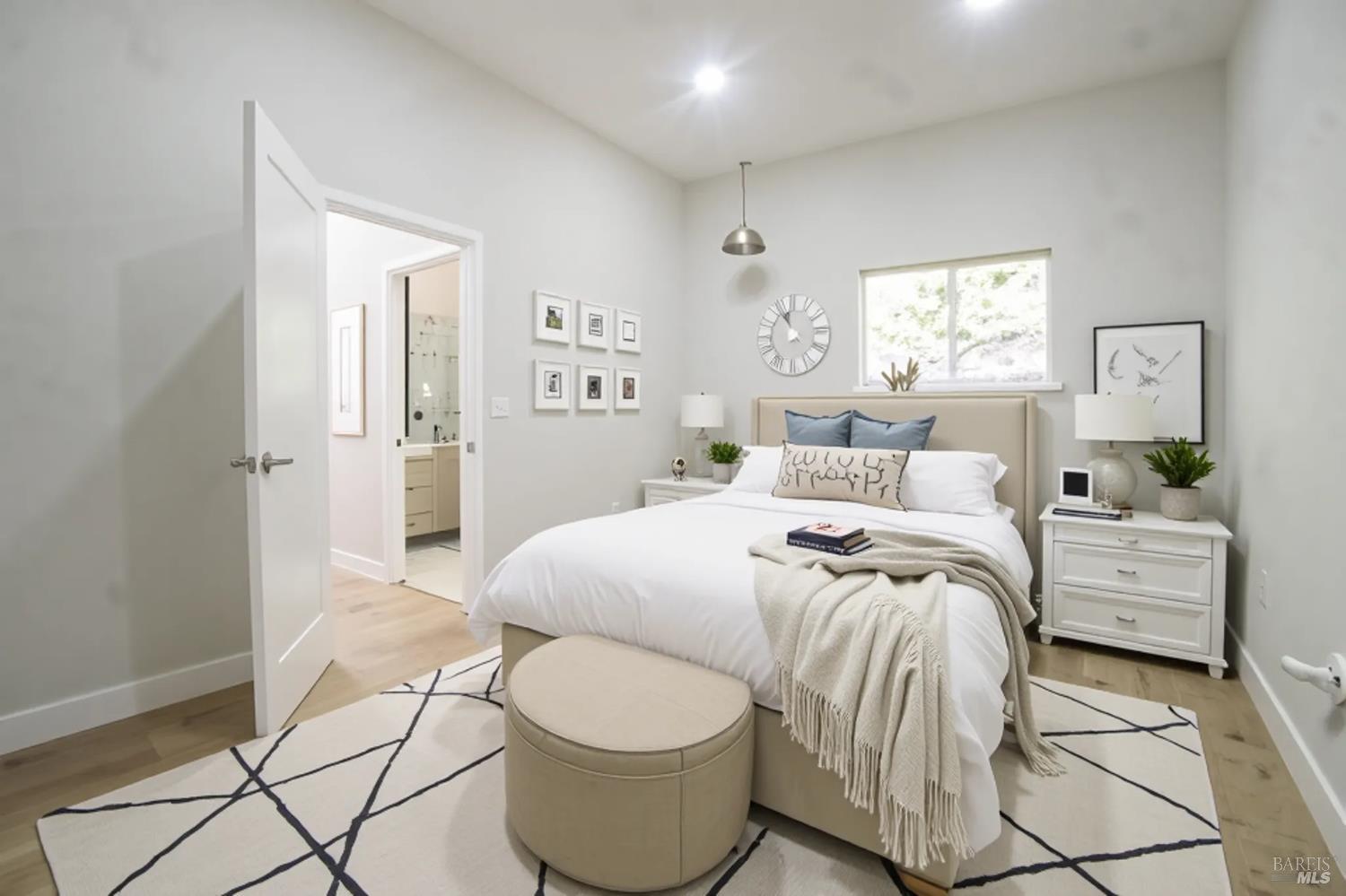 Detail Gallery Image 23 of 34 For 3330 Monterey Blvd, Oakland,  CA 94602 - 5 Beds | 3/1 Baths