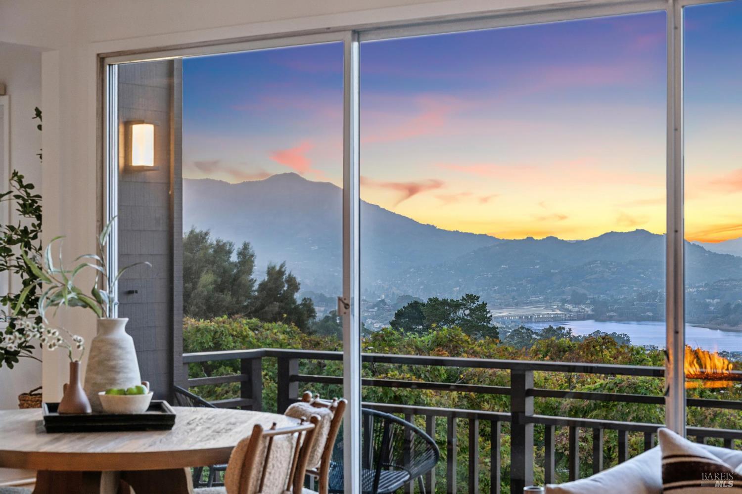 Detail Gallery Image 3 of 68 For 20 Crecienta Dr, Sausalito,  CA 94965 - 3 Beds | 2 Baths