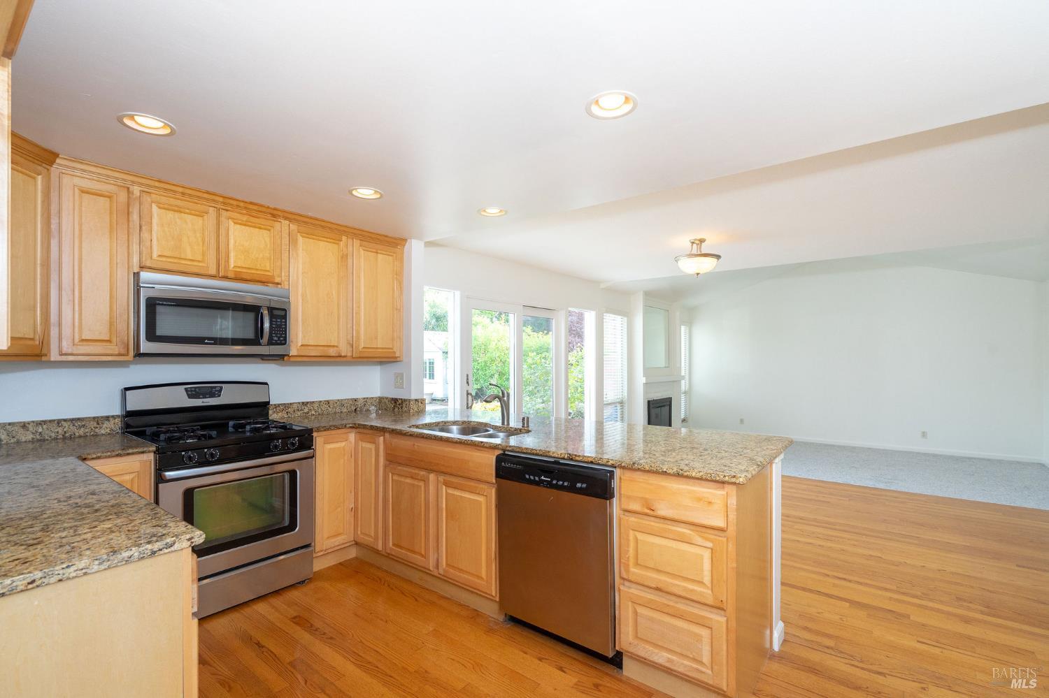 Detail Gallery Image 24 of 64 For 4248 Leafwood Cir, Santa Rosa,  CA 95405 - 3 Beds | 2 Baths