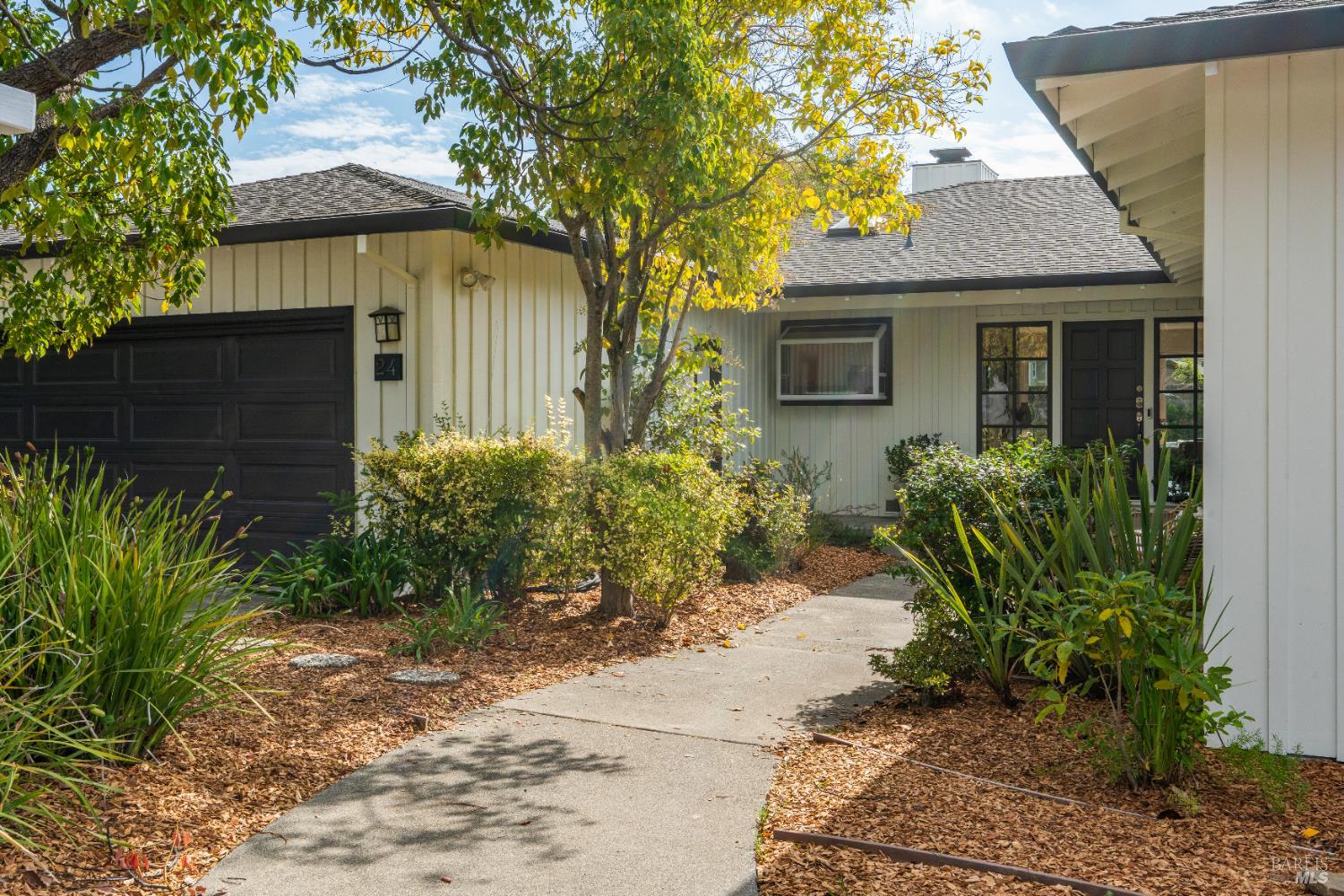 Detail Gallery Image 3 of 57 For 24 Bonnie Banks Way, San Rafael,  CA 94901 - 4 Beds | 3/1 Baths