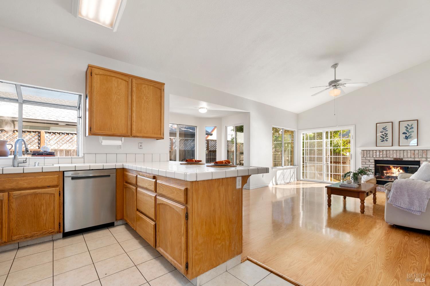 Detail Gallery Image 12 of 42 For 2154 Nw Longhorn Cir, Santa Rosa,  CA 95401 - 3 Beds | 2 Baths