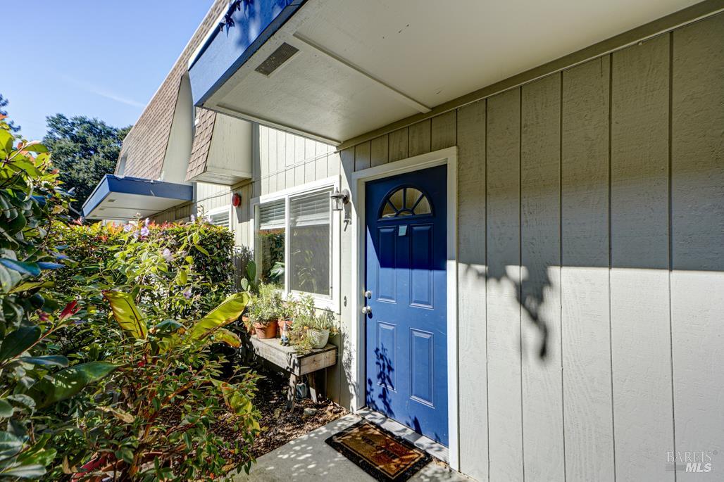 Detail Gallery Image 4 of 14 For 726 Orchard St, Santa Rosa,  CA 95404 - – Beds | – Baths