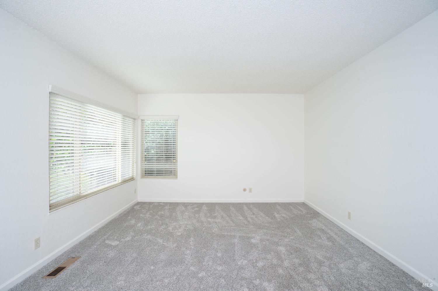 Detail Gallery Image 17 of 64 For 4248 Leafwood Cir, Santa Rosa,  CA 95405 - 3 Beds | 2 Baths