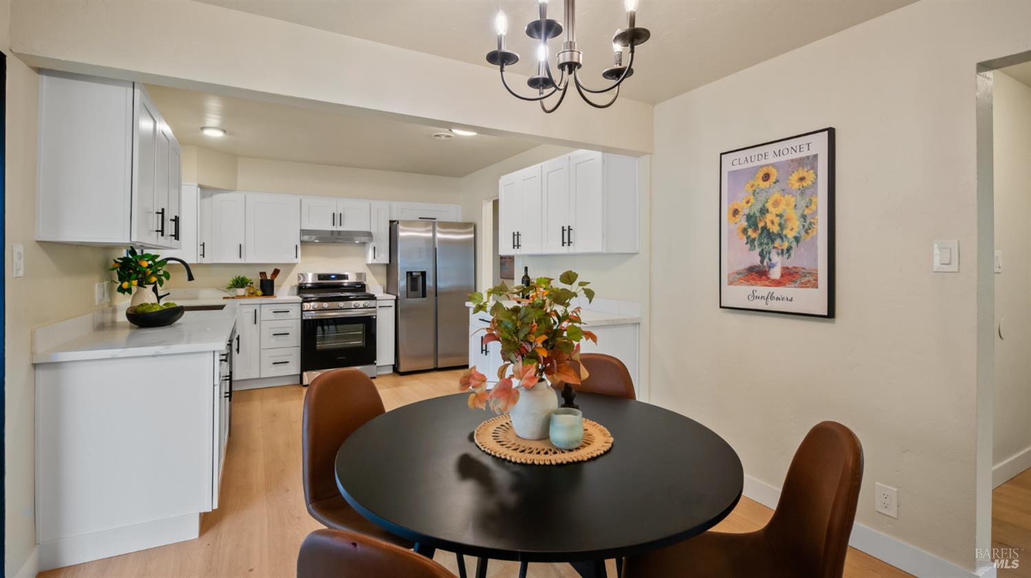Detail Gallery Image 7 of 38 For 65 Arlington Dr, Petaluma,  CA 94952 - 3 Beds | 2 Baths
