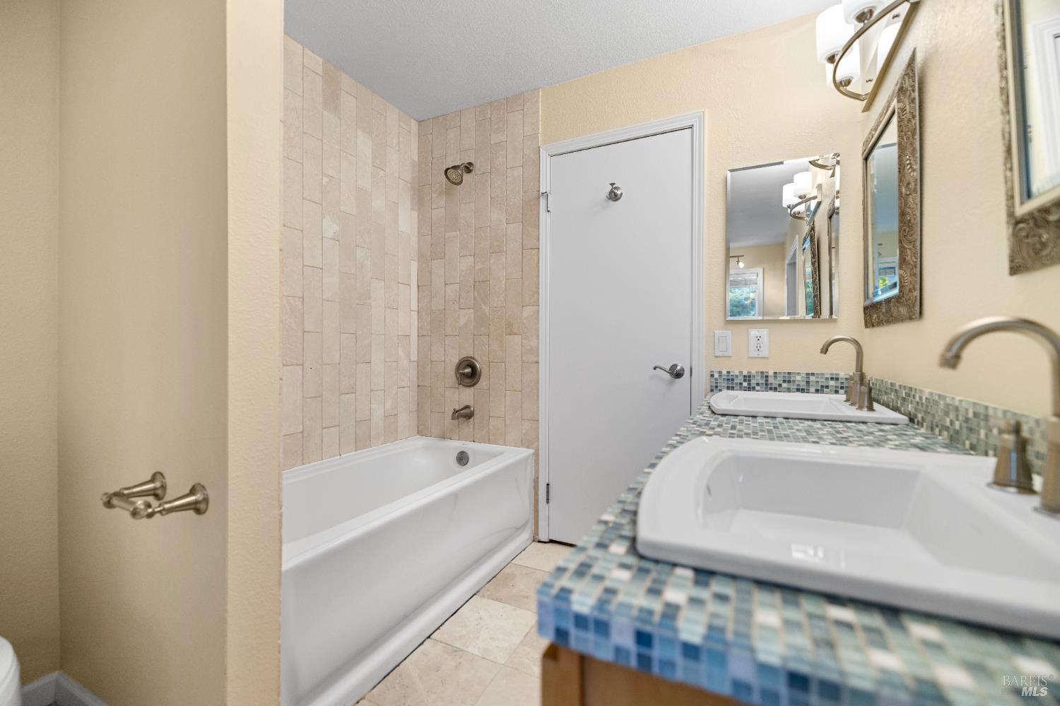 Detail Gallery Image 20 of 26 For 985 Hacienda Cir, Rohnert Park,  CA 94928 - 2 Beds | 1/1 Baths