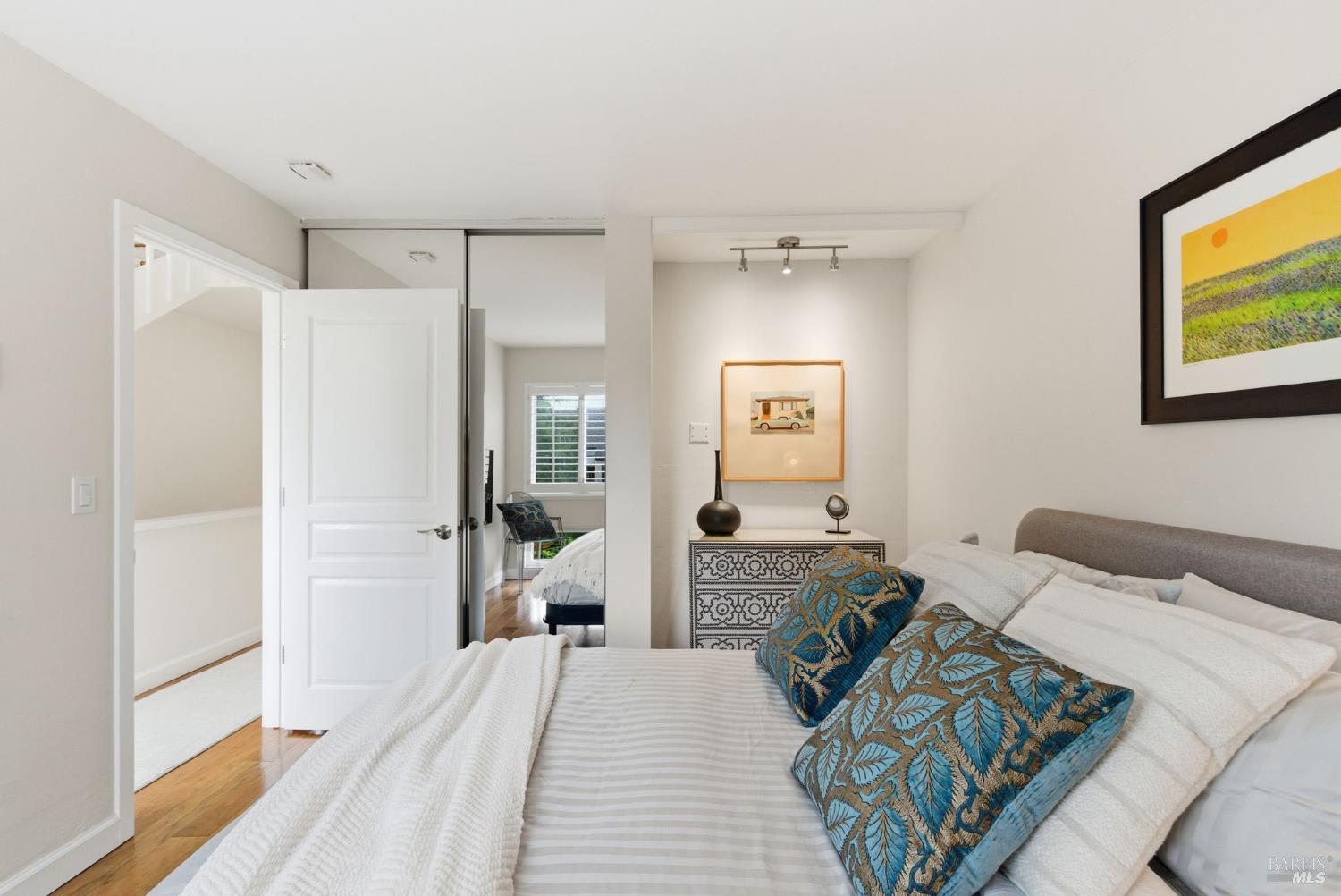 Detail Gallery Image 33 of 47 For 52 Park Ter, Mill Valley,  CA 94941 - 2 Beds | 1/1 Baths