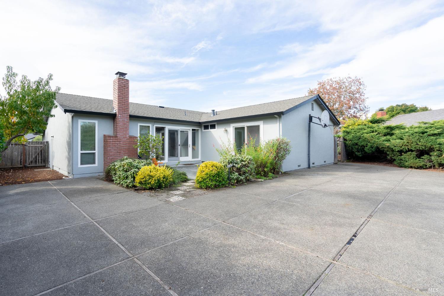 Detail Gallery Image 7 of 64 For 4248 Leafwood Cir, Santa Rosa,  CA 95405 - 3 Beds | 2 Baths