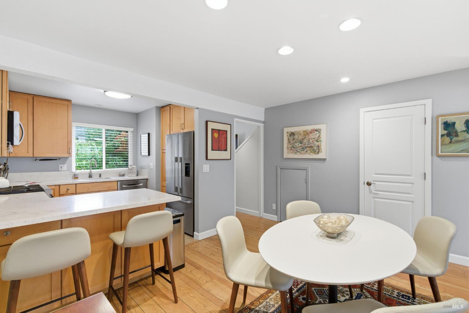 Detail Gallery Image 10 of 47 For 52 Park Ter, Mill Valley,  CA 94941 - 2 Beds | 1/1 Baths