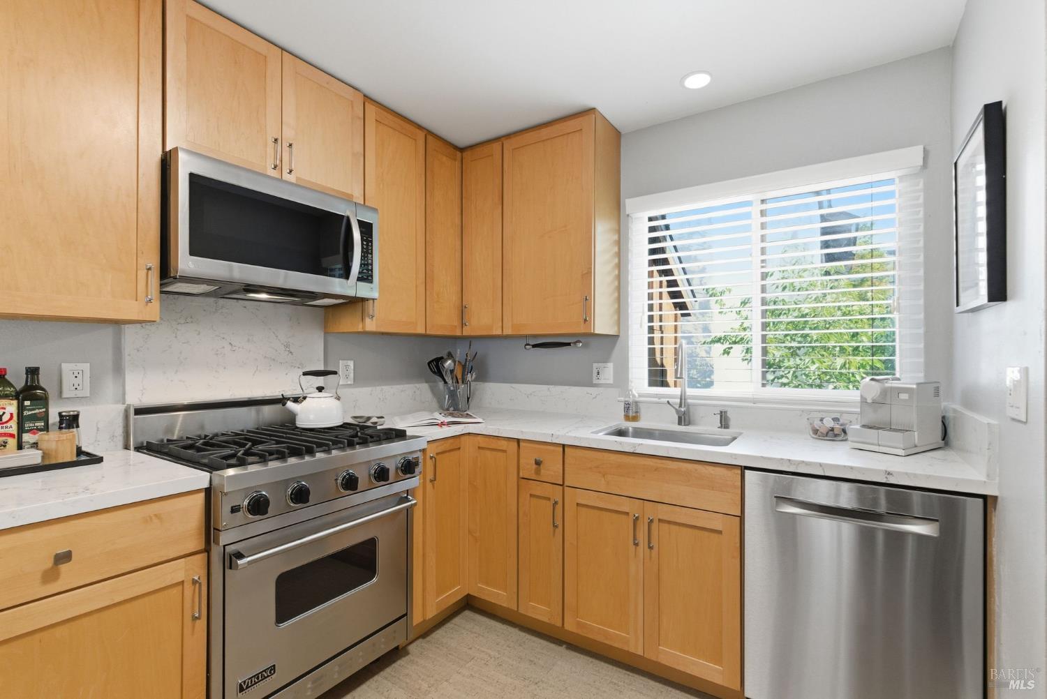 Detail Gallery Image 11 of 47 For 52 Park Ter, Mill Valley,  CA 94941 - 2 Beds | 1/1 Baths