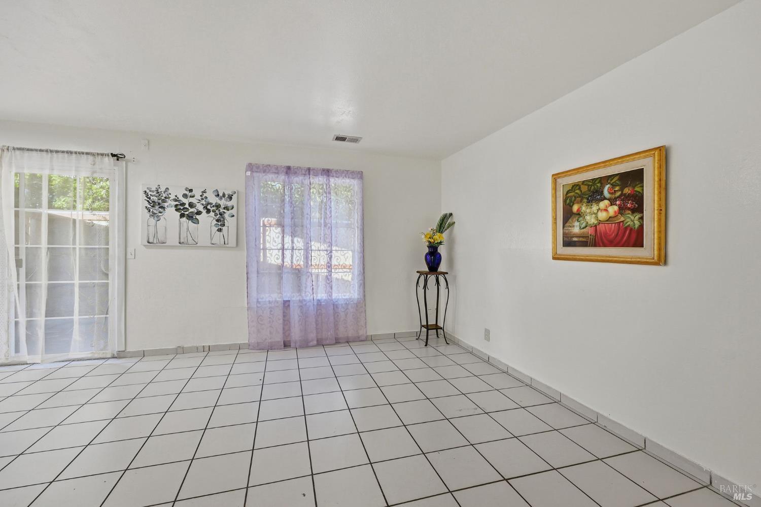 Detail Gallery Image 4 of 43 For 788 Simpson Pl, Santa Rosa,  CA 95401 - 3 Beds | 1/1 Baths