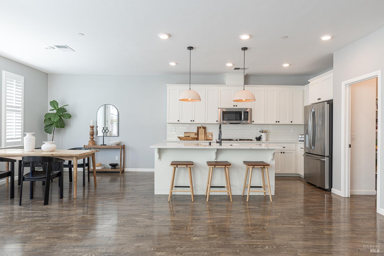 Detail Gallery Image 14 of 49 For 1617 Wildflower Way, Rohnert Park,  CA 94928 - 4 Beds | 2/1 Baths