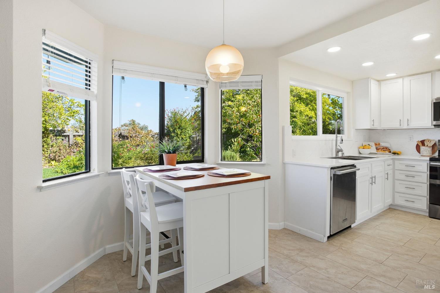 Detail Gallery Image 14 of 43 For 2420 Top Gallant Ct, Fairfield,  CA 94534 - 4 Beds | 2/1 Baths