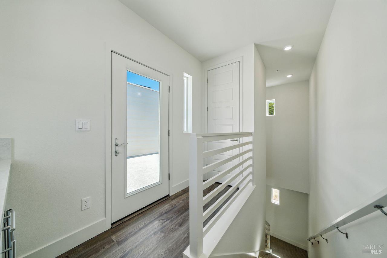 Detail Gallery Image 13 of 19 For 206 Verandah Ave, Novato,  CA 94945 - 3 Beds | 3 Baths