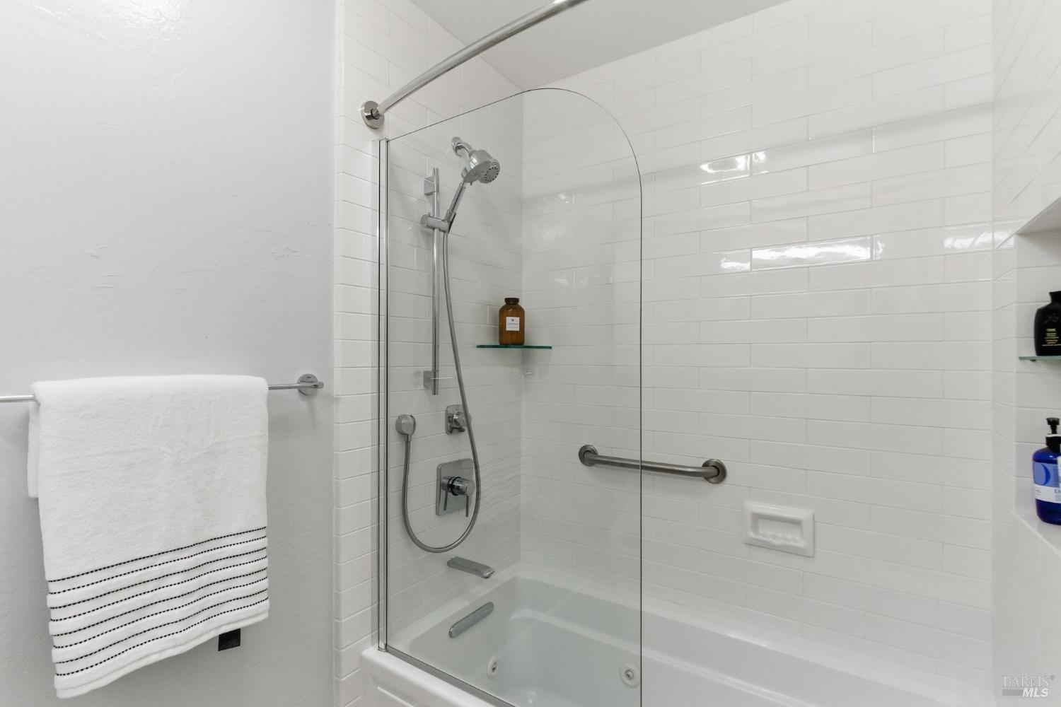 Detail Gallery Image 32 of 47 For 52 Park Ter, Mill Valley,  CA 94941 - 2 Beds | 1/1 Baths