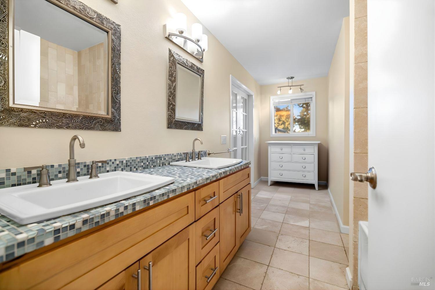 Detail Gallery Image 18 of 26 For 985 Hacienda Cir, Rohnert Park,  CA 94928 - 2 Beds | 1/1 Baths