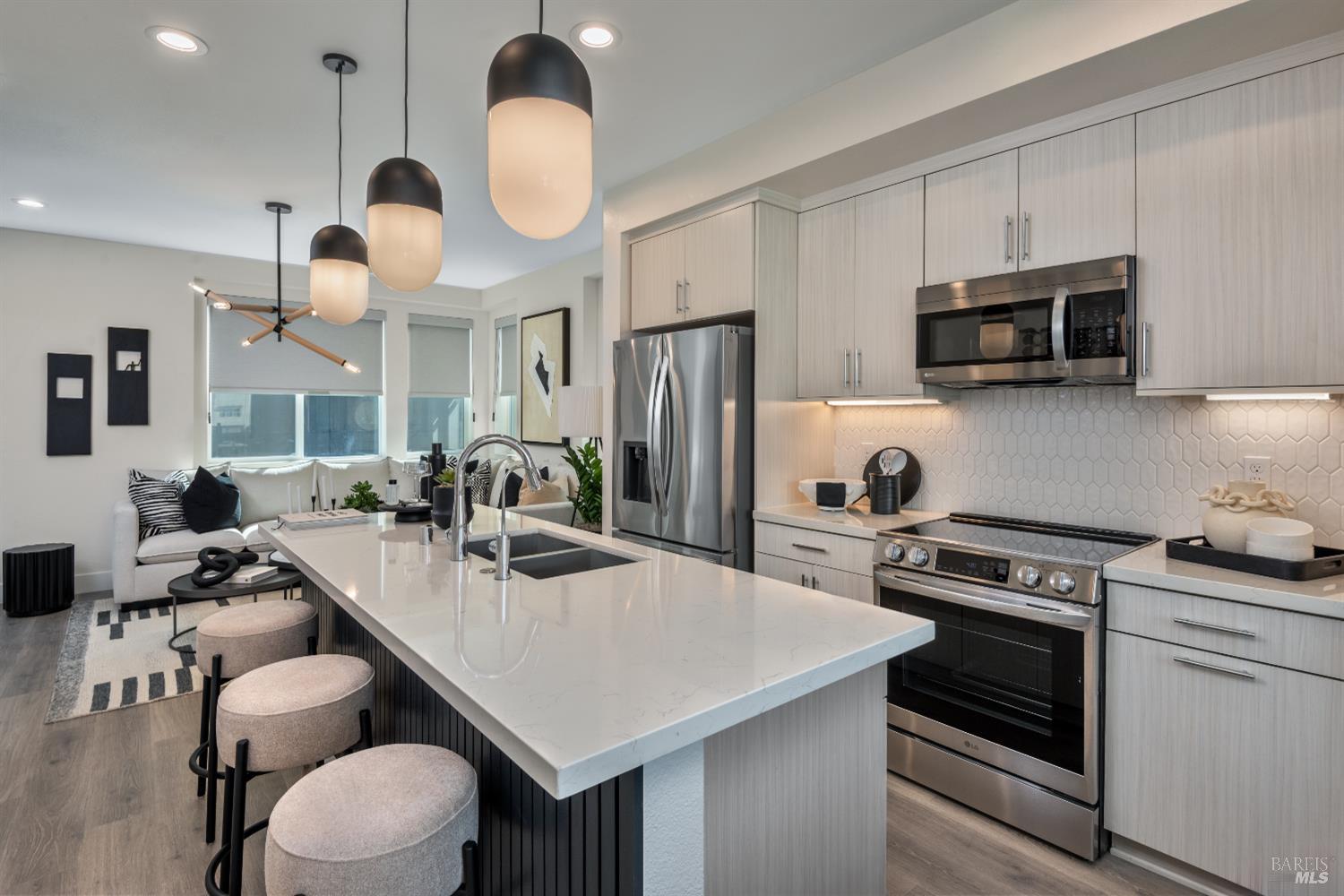 Detail Gallery Image 4 of 5 For 247 Montague Expressway Unkn, Milpitas,  CA 95035 - 2 Beds | 2 Baths