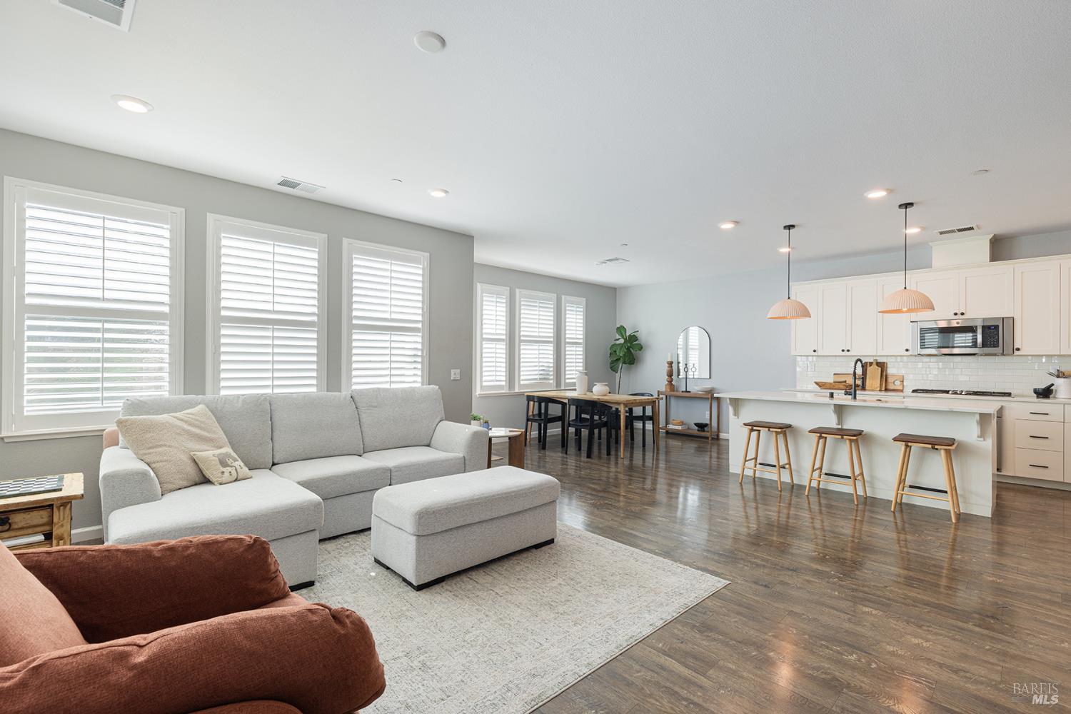 Detail Gallery Image 9 of 49 For 1617 Wildflower Way, Rohnert Park,  CA 94928 - 4 Beds | 2/1 Baths