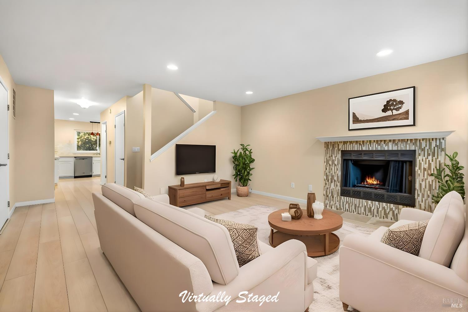 Detail Gallery Image 3 of 26 For 985 Hacienda Cir, Rohnert Park,  CA 94928 - 2 Beds | 1/1 Baths