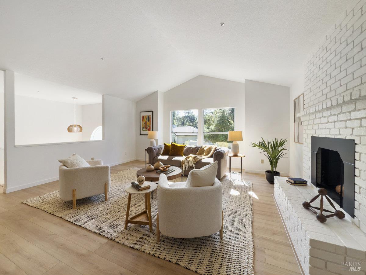 Detail Gallery Image 3 of 47 For 213 Deborah Ct, Novato,  CA 94949 - 4 Beds | 3 Baths