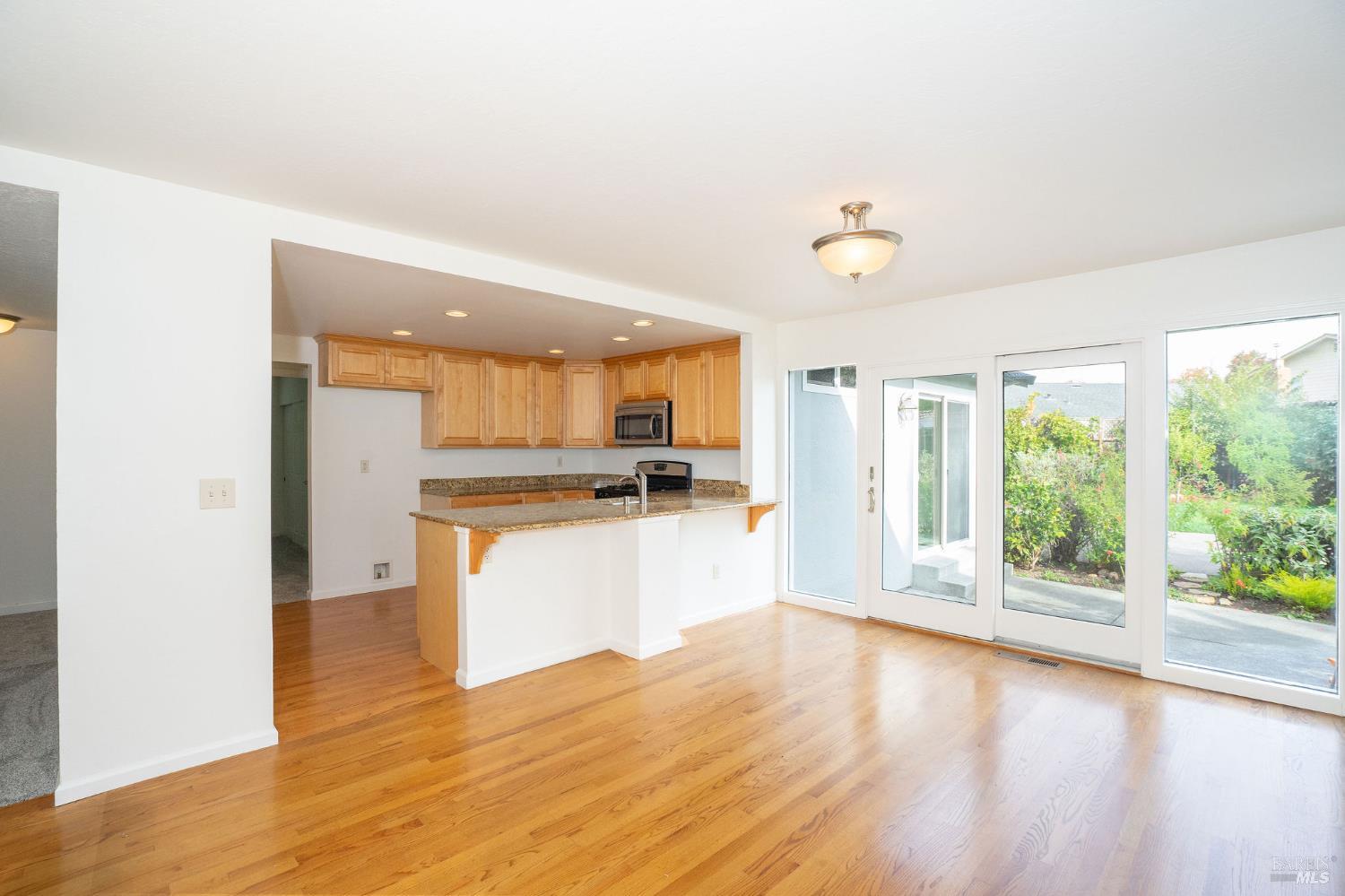 Detail Gallery Image 30 of 64 For 4248 Leafwood Cir, Santa Rosa,  CA 95405 - 3 Beds | 2 Baths