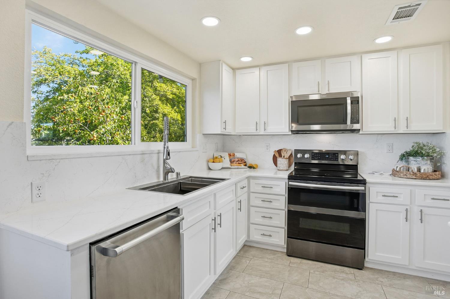 Detail Gallery Image 13 of 43 For 2420 Top Gallant Ct, Fairfield,  CA 94534 - 4 Beds | 2/1 Baths