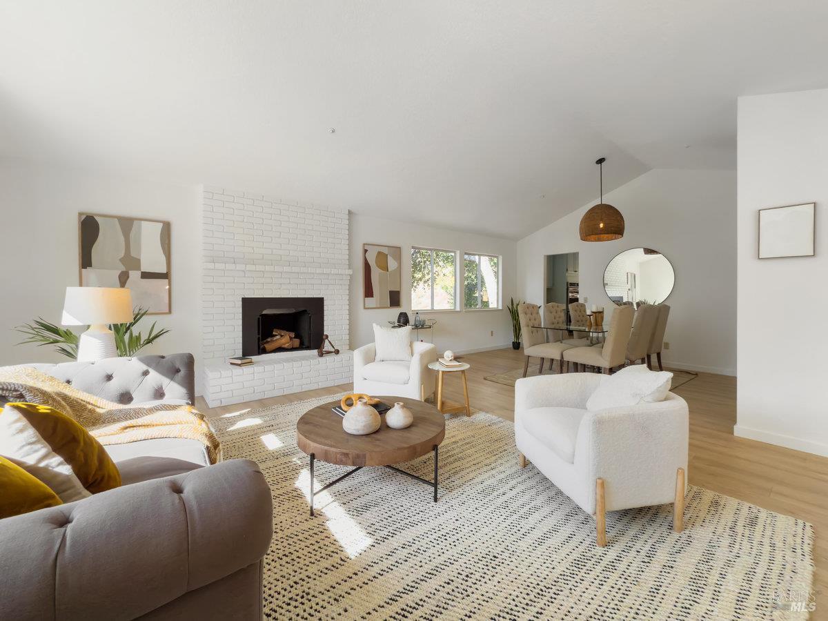 Detail Gallery Image 5 of 47 For 213 Deborah Ct, Novato,  CA 94949 - 4 Beds | 3 Baths