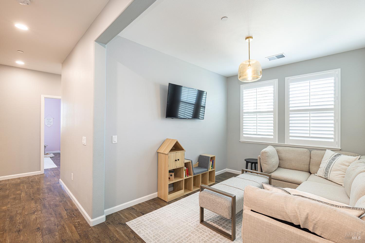 Detail Gallery Image 25 of 49 For 1617 Wildflower Way, Rohnert Park,  CA 94928 - 4 Beds | 2/1 Baths