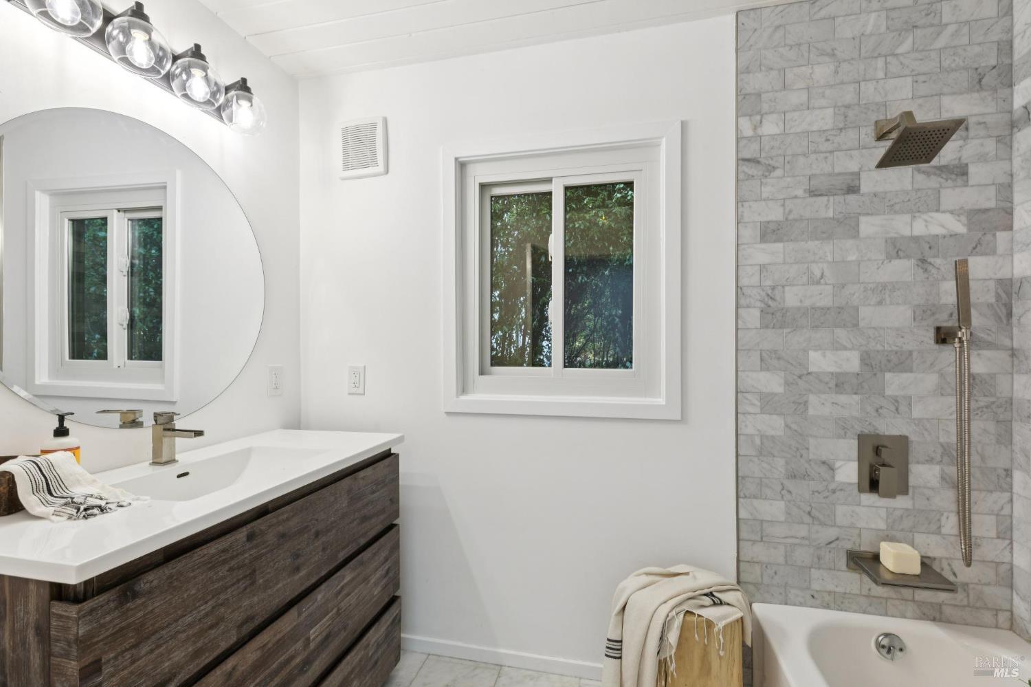 Detail Gallery Image 41 of 68 For 20 Crecienta Dr, Sausalito,  CA 94965 - 3 Beds | 2 Baths