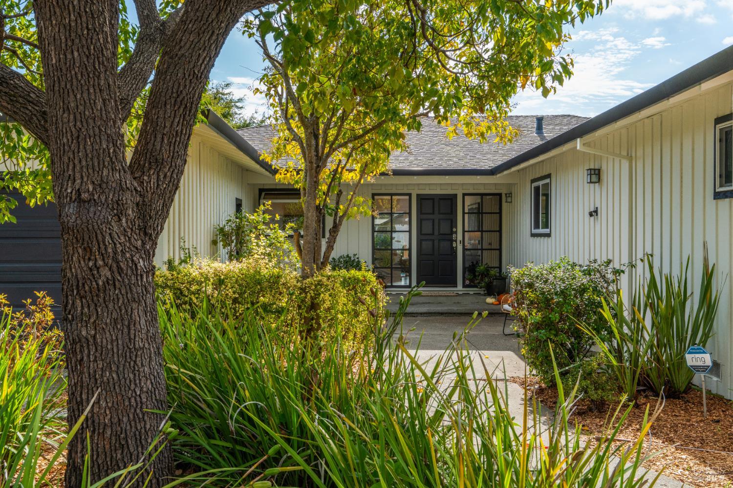 Detail Gallery Image 4 of 57 For 24 Bonnie Banks Way, San Rafael,  CA 94901 - 4 Beds | 3/1 Baths