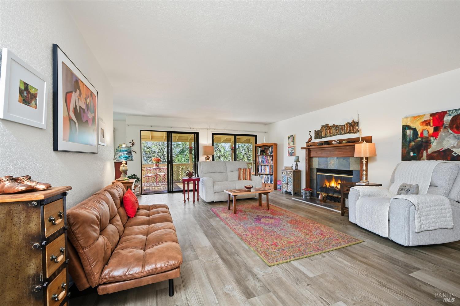 Detail Gallery Image 3 of 34 For 17937 Moon Hill Ct, Hidden Valley Lake,  CA 95467 - 3 Beds | 2 Baths