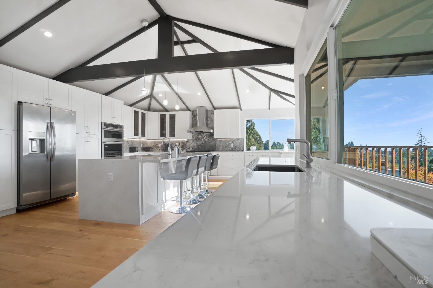 Detail Gallery Image 6 of 34 For 3330 Monterey Blvd, Oakland,  CA 94602 - 5 Beds | 3/1 Baths