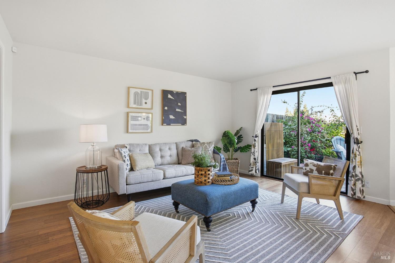 Detail Gallery Image 16 of 43 For 2420 Top Gallant Ct, Fairfield,  CA 94534 - 4 Beds | 2/1 Baths