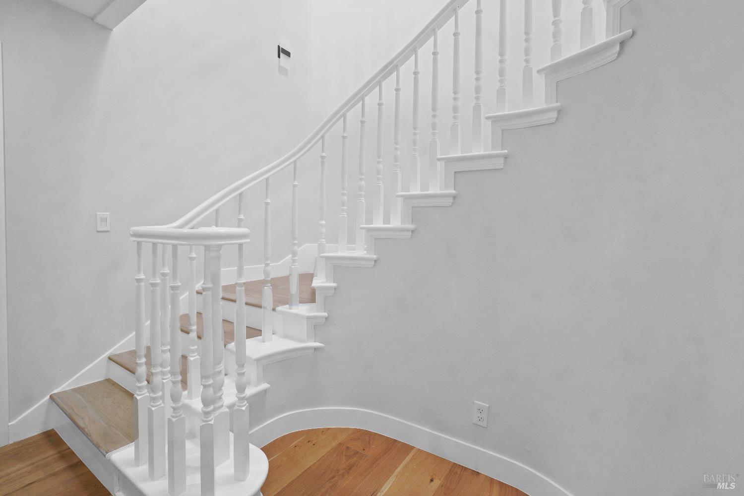 Detail Gallery Image 11 of 34 For 3330 Monterey Blvd, Oakland,  CA 94602 - 5 Beds | 3/1 Baths