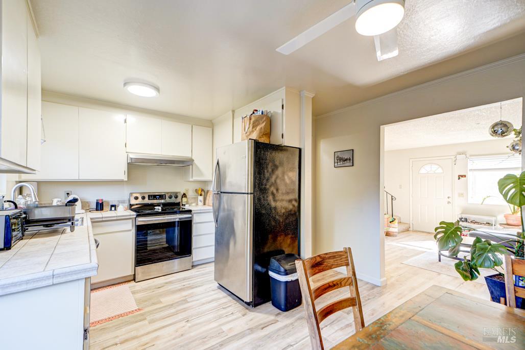 Detail Gallery Image 6 of 14 For 726 Orchard St, Santa Rosa,  CA 95404 - – Beds | – Baths