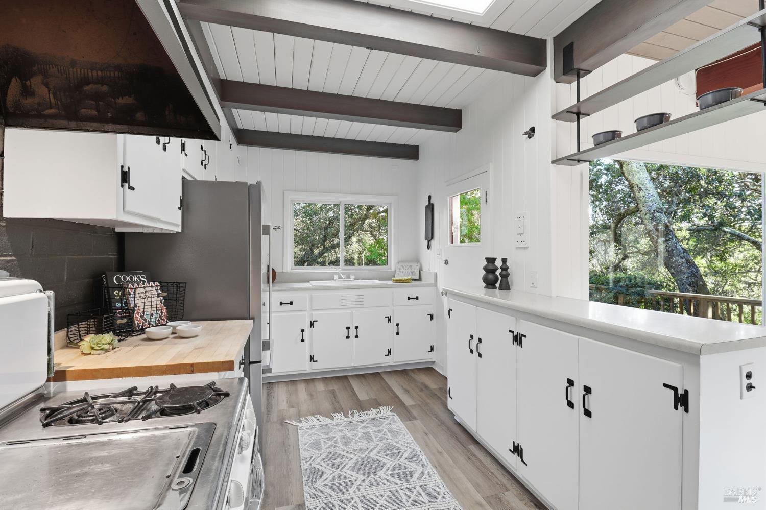 Detail Gallery Image 14 of 54 For 19 Cushing Dr, Mill Valley,  CA 94941 - 4 Beds | 3 Baths