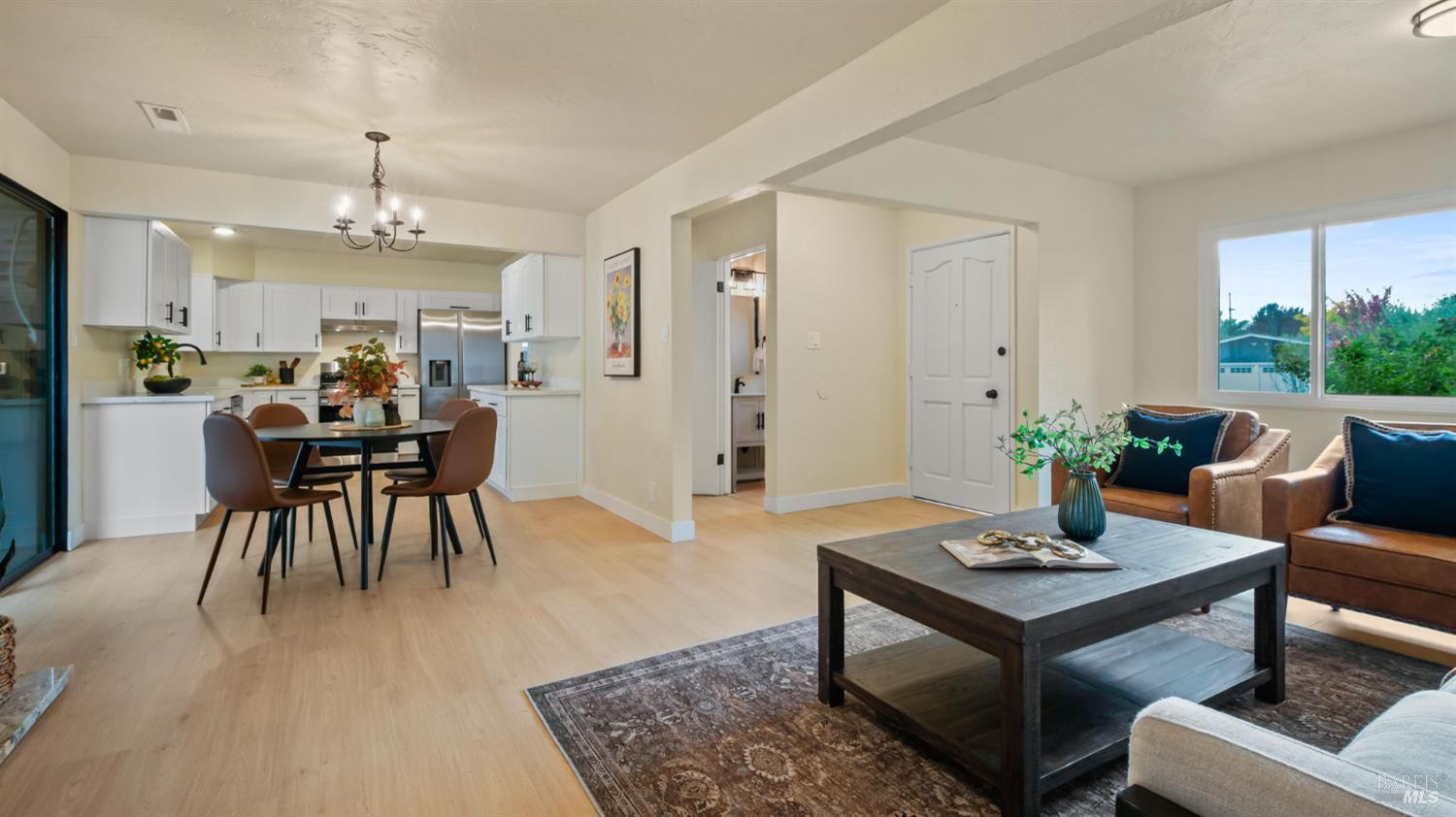 Detail Gallery Image 5 of 38 For 65 Arlington Dr, Petaluma,  CA 94952 - 3 Beds | 2 Baths