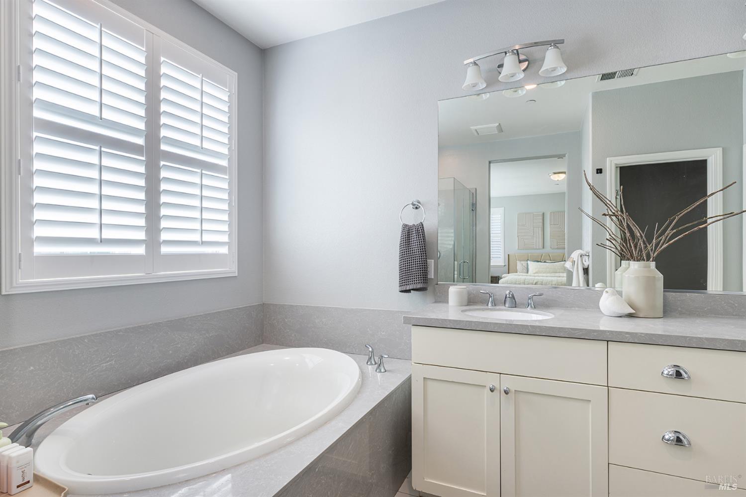 Detail Gallery Image 33 of 49 For 1617 Wildflower Way, Rohnert Park,  CA 94928 - 4 Beds | 2/1 Baths