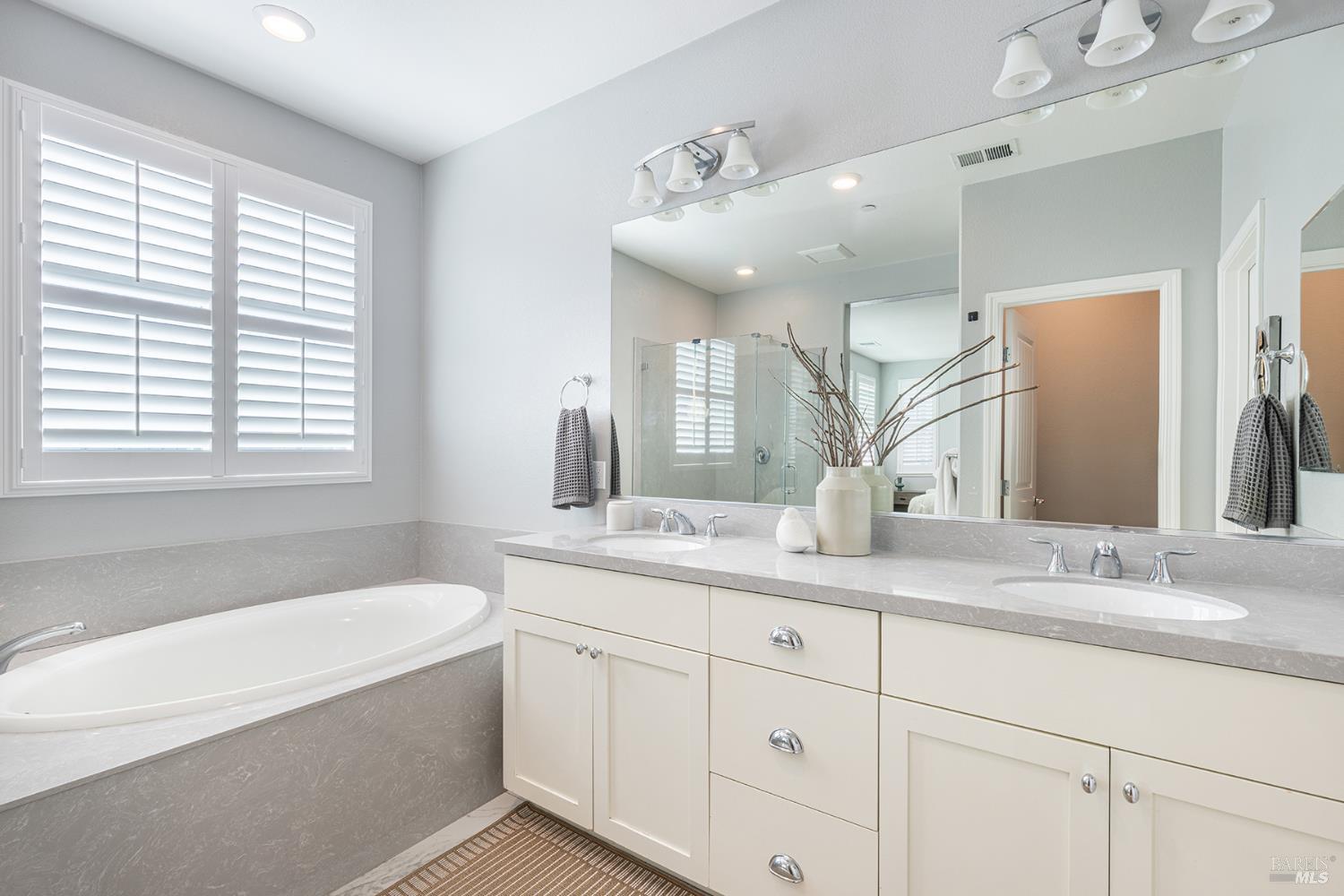 Detail Gallery Image 32 of 49 For 1617 Wildflower Way, Rohnert Park,  CA 94928 - 4 Beds | 2/1 Baths