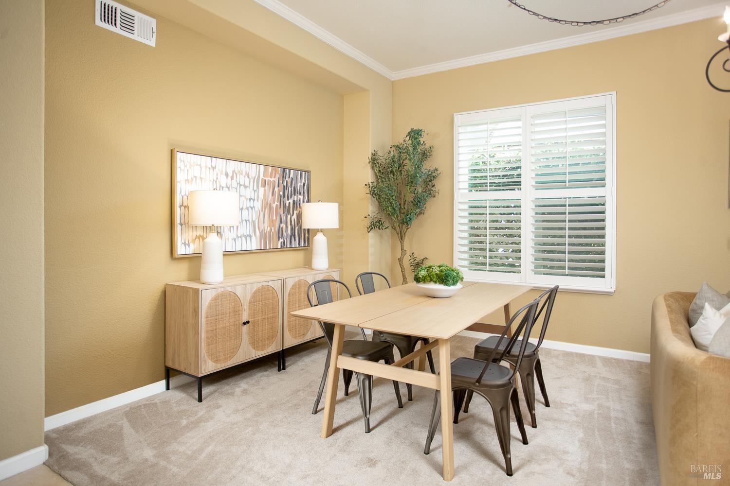 Detail Gallery Image 7 of 68 For 1440 Folsom Downs Cir, Dixon,  CA 95620 - 5 Beds | 3/1 Baths