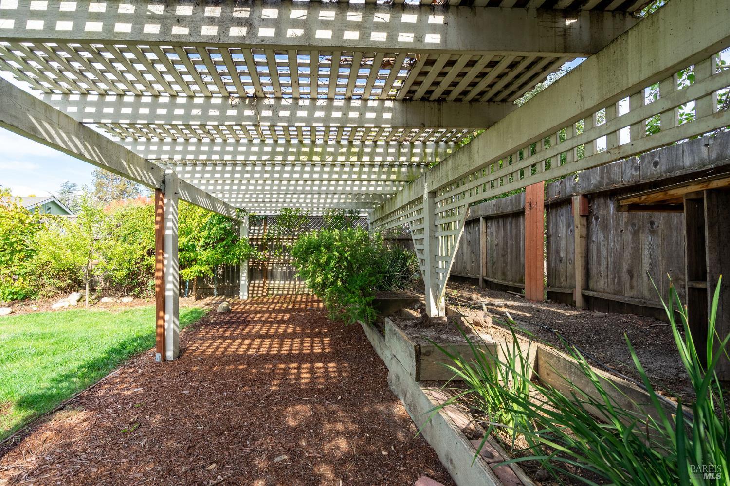 Detail Gallery Image 61 of 64 For 4248 Leafwood Cir, Santa Rosa,  CA 95405 - 3 Beds | 2 Baths