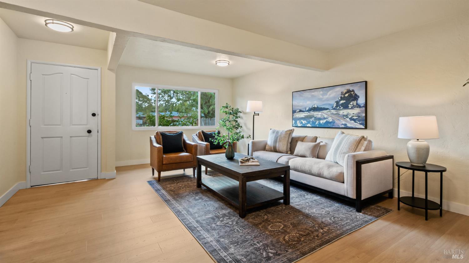 Detail Gallery Image 4 of 38 For 65 Arlington Dr, Petaluma,  CA 94952 - 3 Beds | 2 Baths