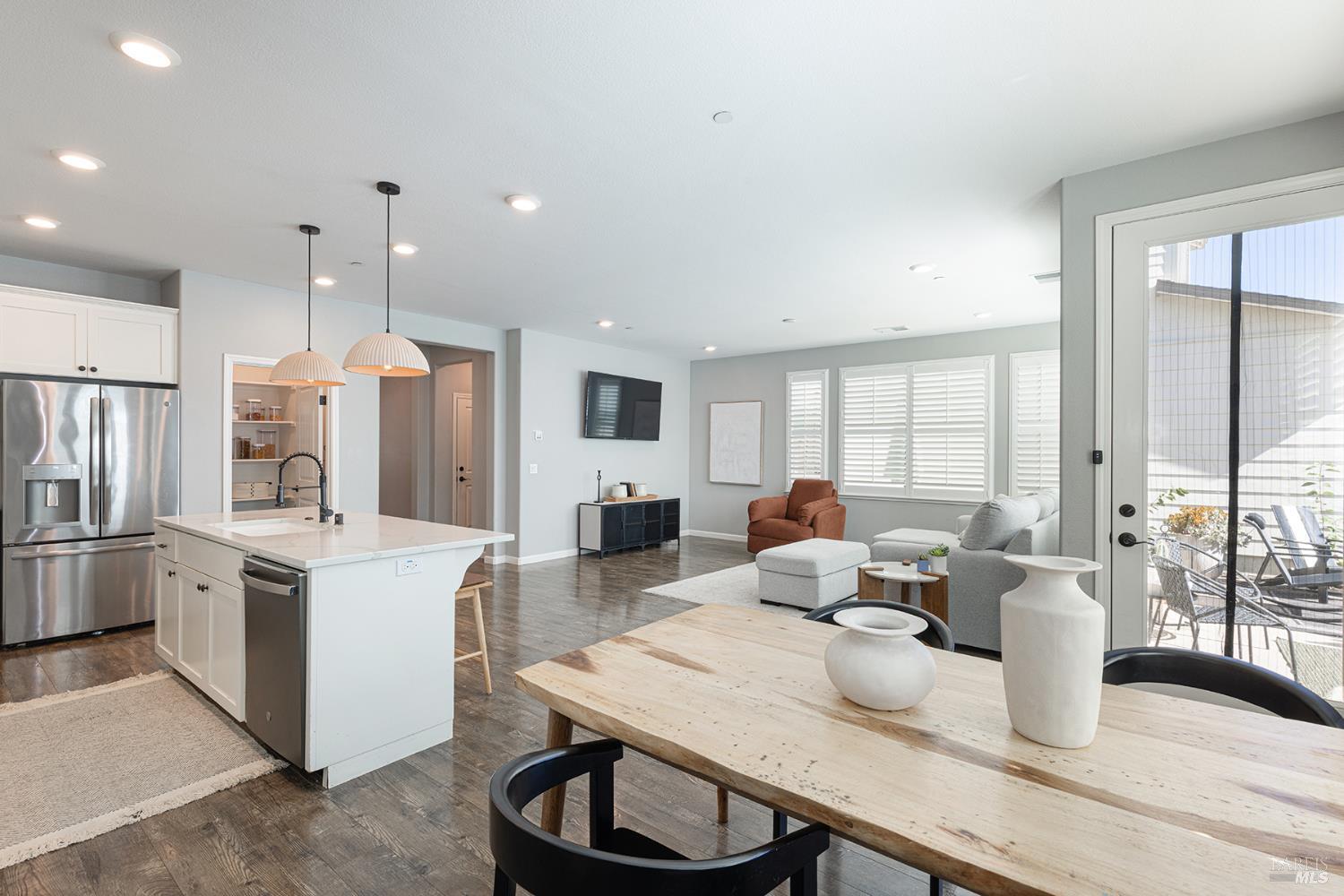 Detail Gallery Image 18 of 49 For 1617 Wildflower Way, Rohnert Park,  CA 94928 - 4 Beds | 2/1 Baths