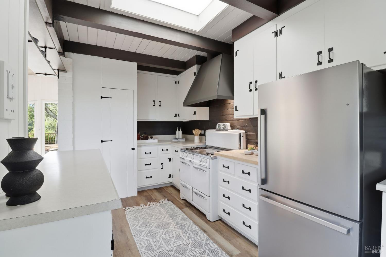 Detail Gallery Image 16 of 54 For 19 Cushing Dr, Mill Valley,  CA 94941 - 4 Beds | 3 Baths