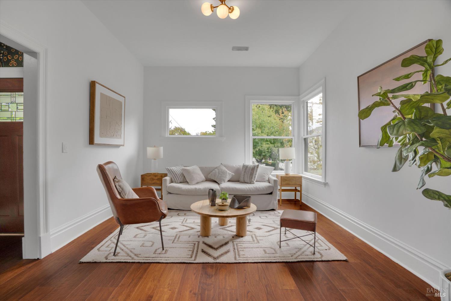 Detail Gallery Image 5 of 57 For 431 Brown St, Napa,  CA 94559 - 5 Beds | 2 Baths