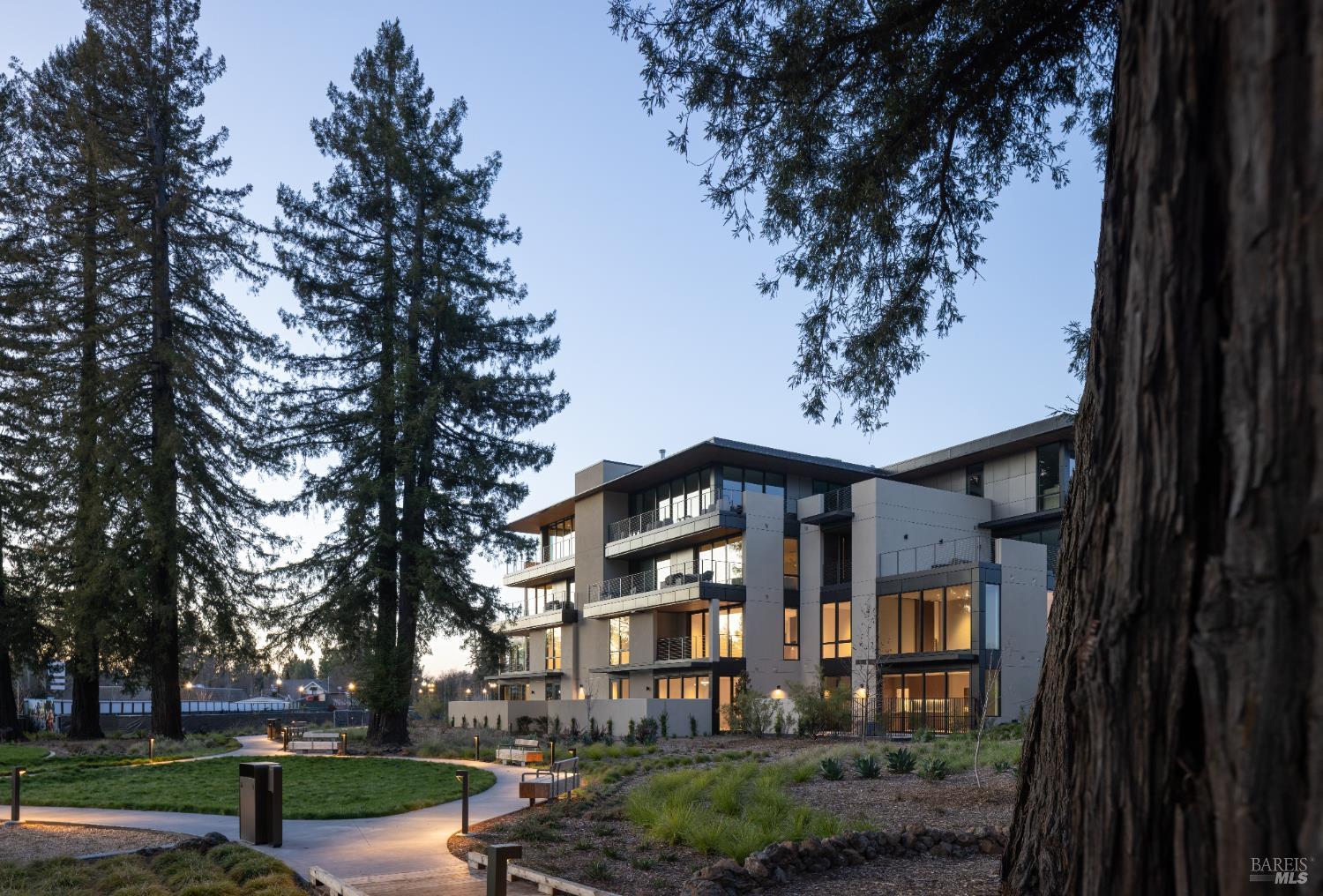 Detail Gallery Image 8 of 9 For 151 Sawmilll Cir #201,  Healdsburg,  CA 95448 - 1 Beds | 2 Baths