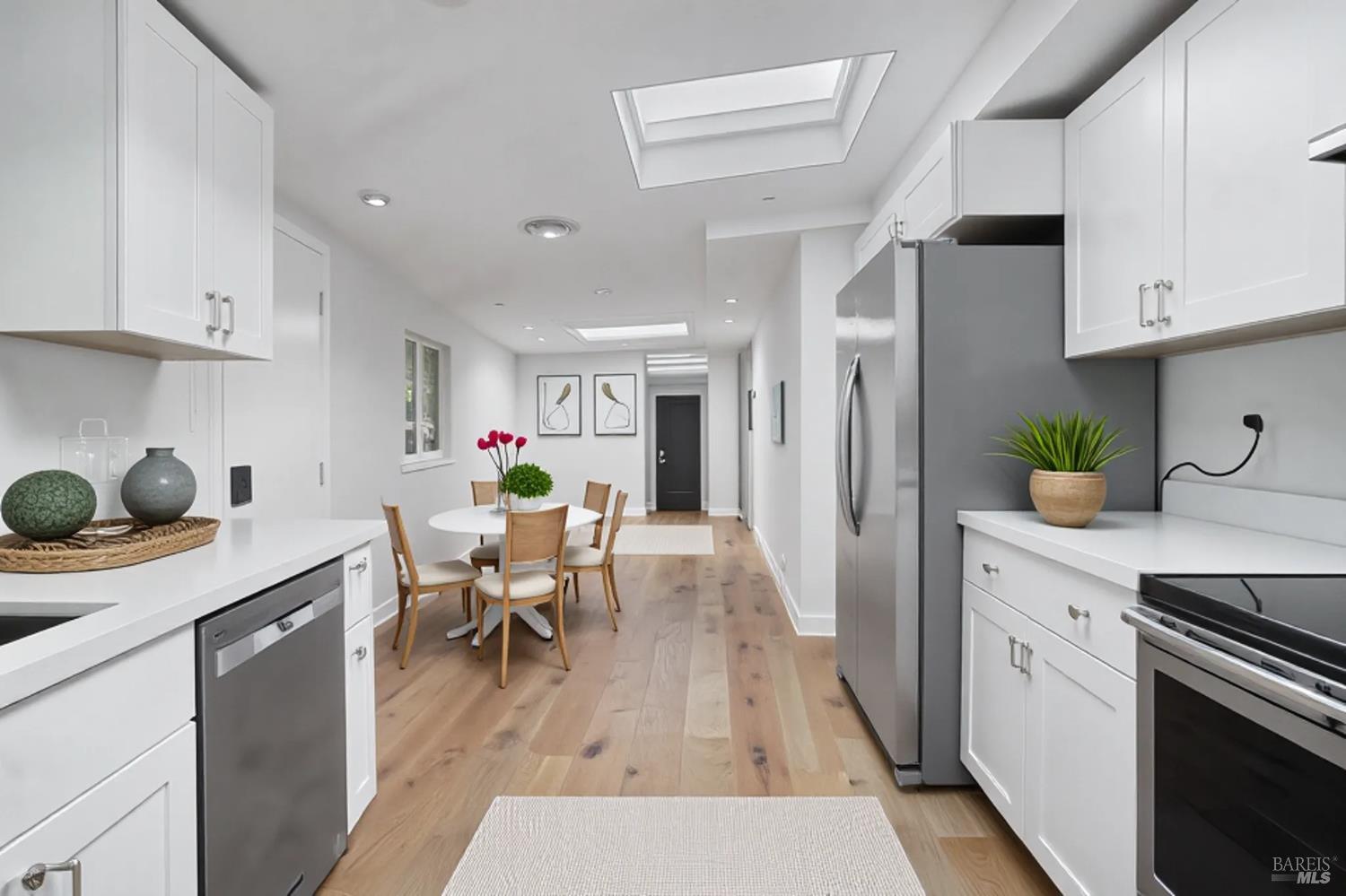 Detail Gallery Image 25 of 34 For 3330 Monterey Blvd, Oakland,  CA 94602 - 5 Beds | 3/1 Baths