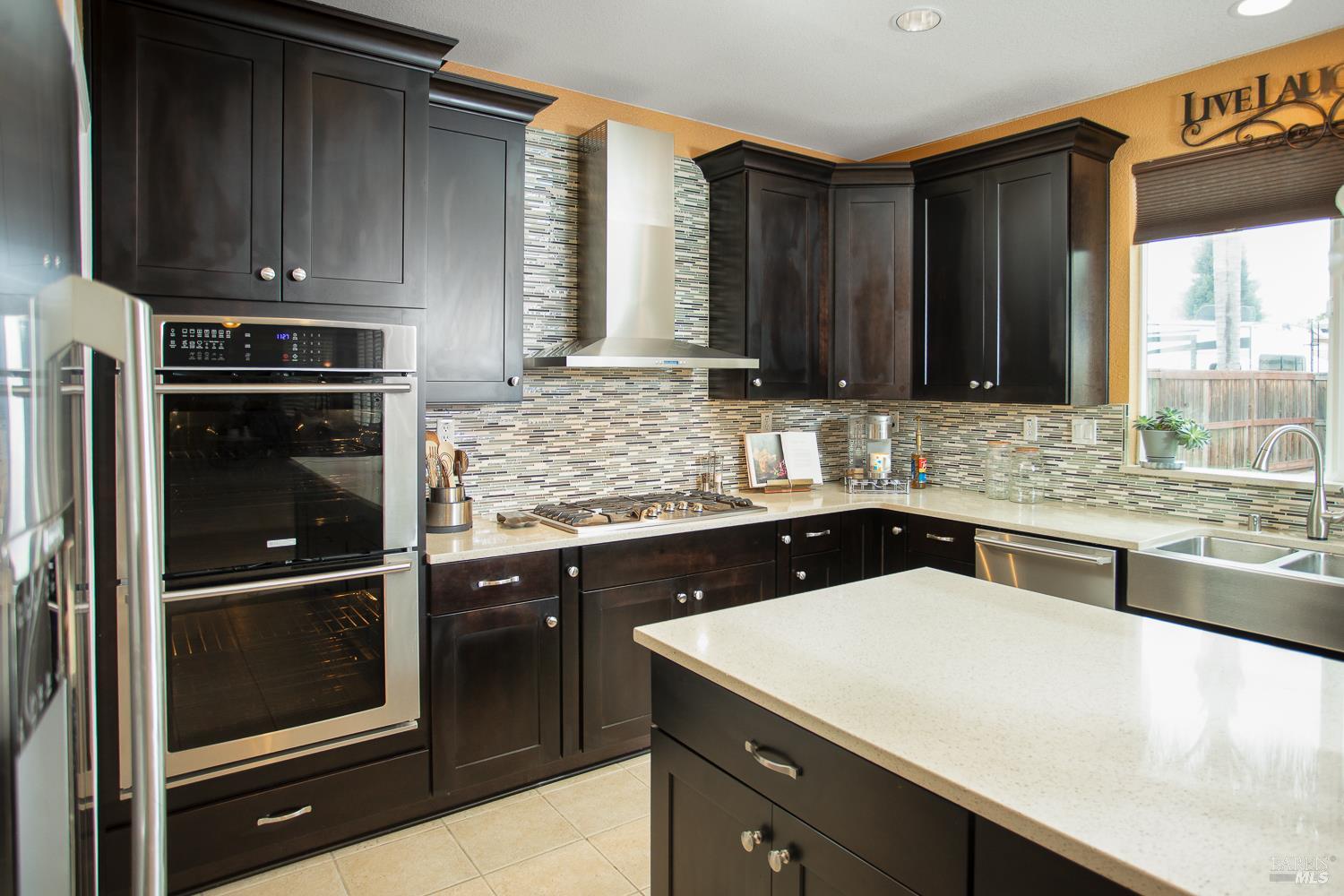 Detail Gallery Image 18 of 68 For 1440 Folsom Downs Cir, Dixon,  CA 95620 - 5 Beds | 3/1 Baths